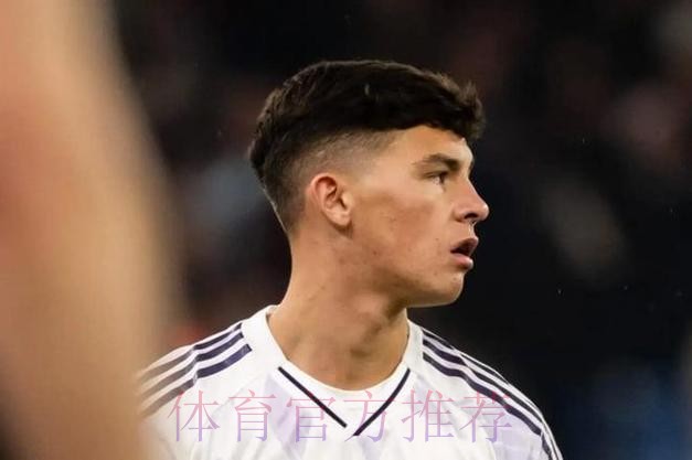 年轻球员谢伊-莱西红牌道歉:从失误中学习成长! 年轻球员谢伊-莱西红牌道歉:从失误中学习成长!